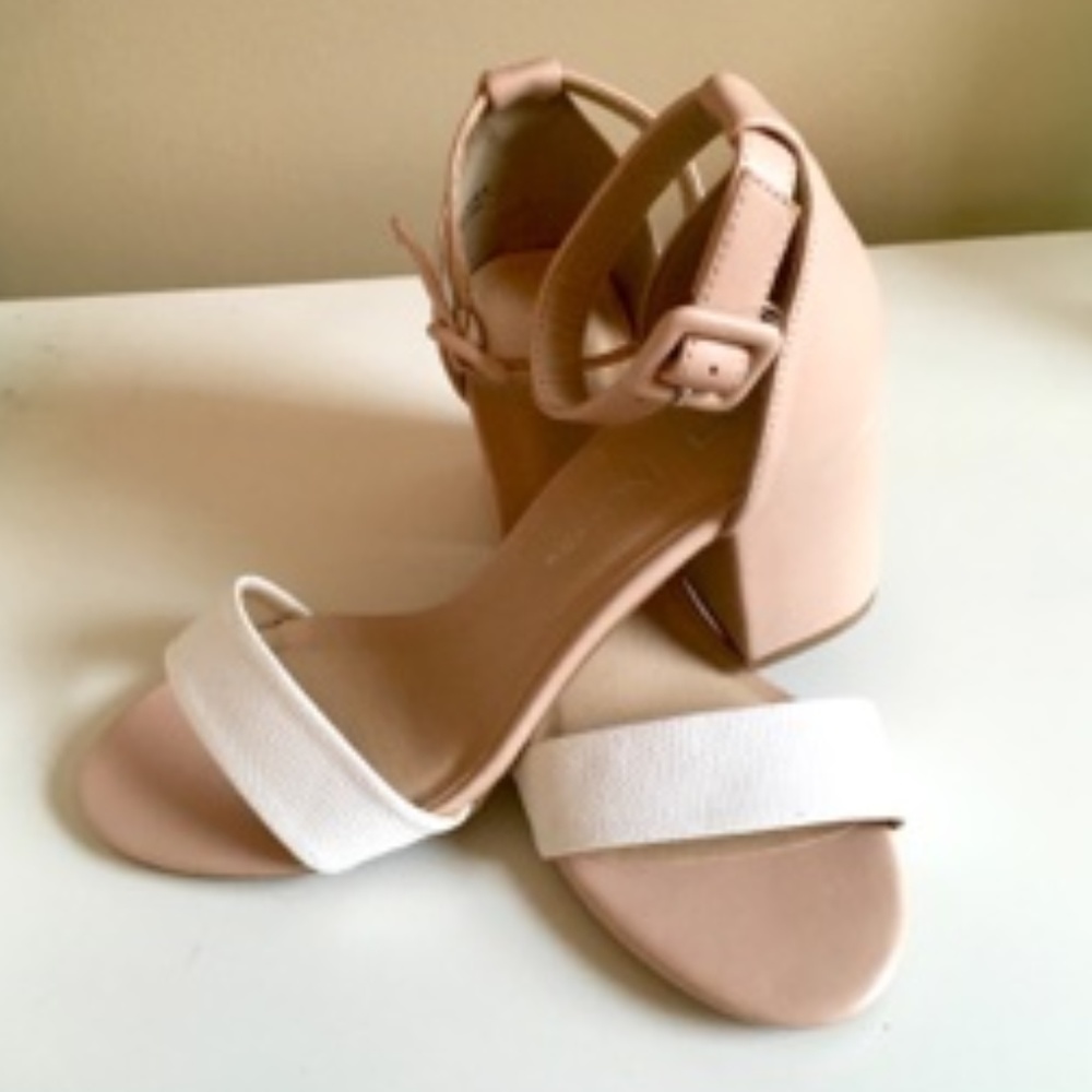 CL by Laundry Jody Sandal NWOT